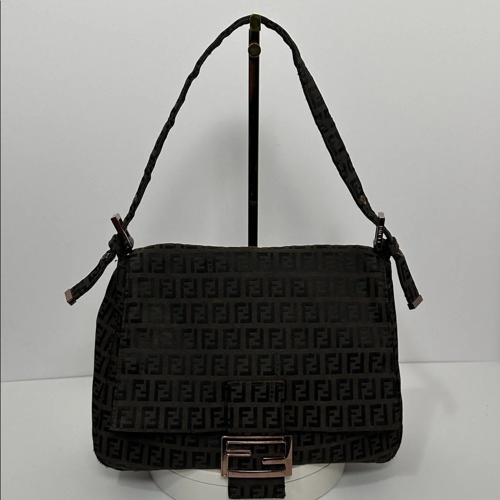 💯Authentic Fendi Mamma Baguette Bag🍀